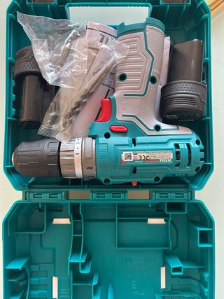 Taladro percutor Total 12V