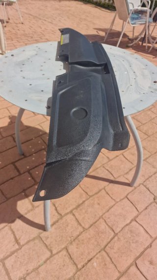 Tapa Radiador Audi A4 B8