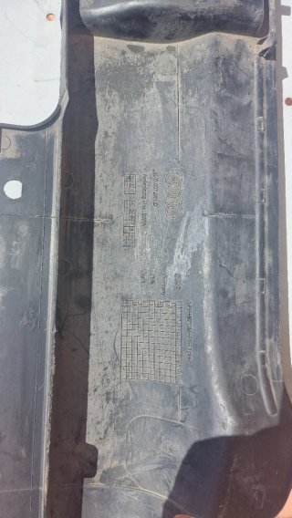 Tapa Radiador Audi A4 B8