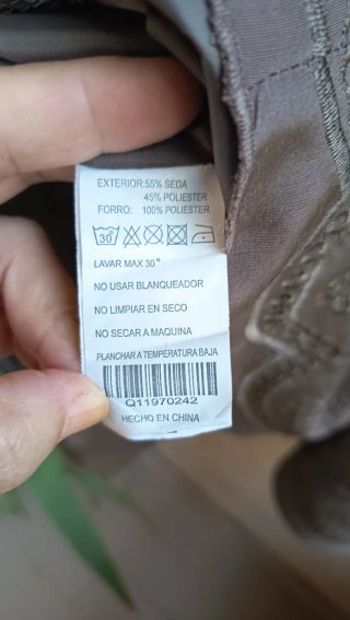 Vestido de seda marrón bordado