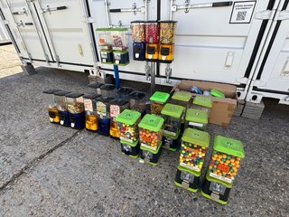 26 máquinas expendedoras a chuches y  bolas