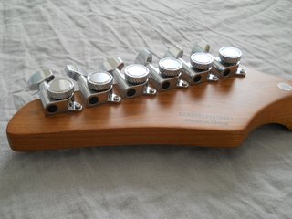 Guitarra Eléctrica Donner DST-550 Crema