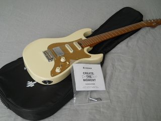 Guitarra Eléctrica Donner DST-550 Crema