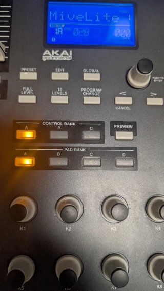 Akai MPD32 Controlador MIDI USB