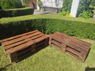 Asiento de palets con cojín verde
