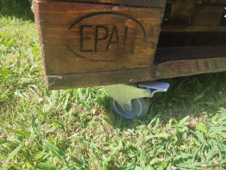 Asiento de palets con cojín verde
