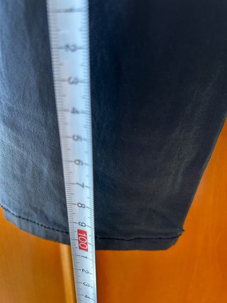 Pantalón efecto piel negro