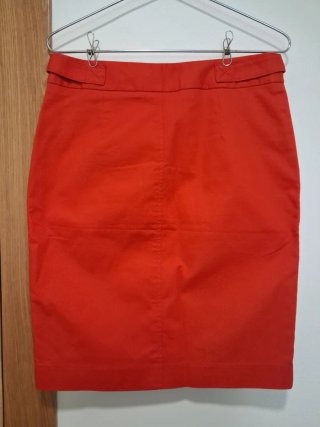 Falda de corte recto, roja. Cortefiel. Talla 38..