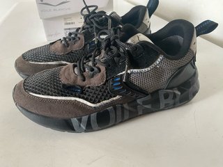 Zapatillas Voile Blanche negras y marrones