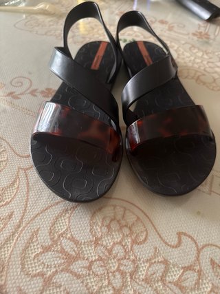 Chanclas Ipanema negras y marrones