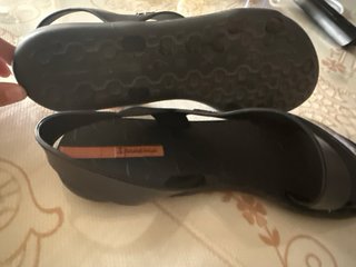 Chanclas Ipanema negras y marrones