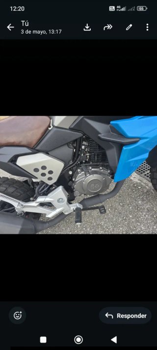 Moto Naked Azul y Gris