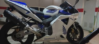 Honda CBR 954 RR - Moto Deportiva Blanca y Azul