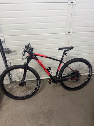 Bicicleta Berria Bravo 4 Negra/Roja