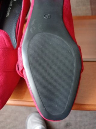 Zapatos planos rojos con pedrería talla 39
