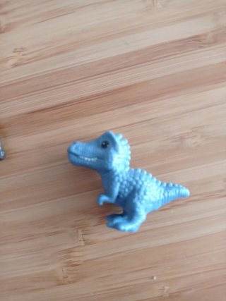 Lote 4 figuras dinosaurios y perro