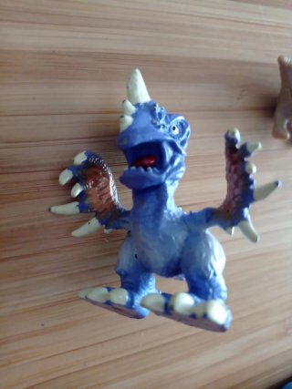 Lote 4 figuras dinosaurios y perro
