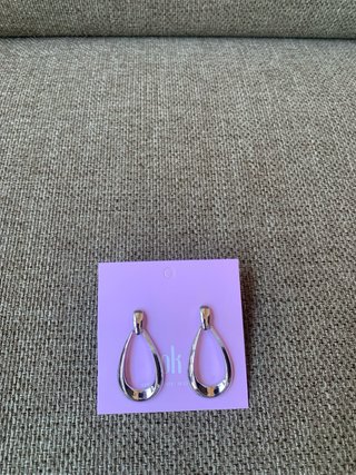Pendientes largos plateados