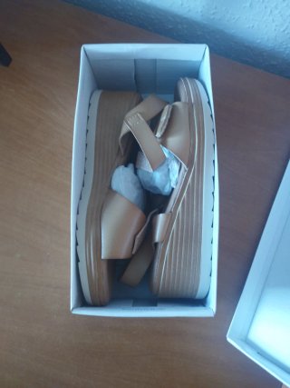 Sandalias cuña beige/marrón T.36 sin estrenar.