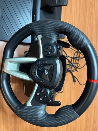 Volante HORI PS4/PS5/PC con Pedales