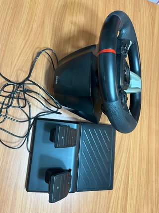 Volante HORI PS4/PS5/PC con Pedales