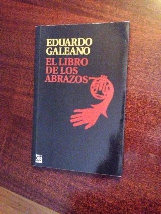 El libro de los abrazos (Spanish Edition)