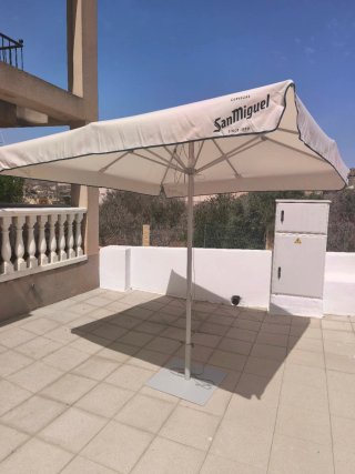 Sombrilla +pie nuevos. San Miguel 3x3m Beige