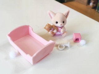 Sylvanian Families Bebé Zorro con Accesorios