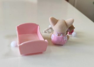 Sylvanian Families Bebé Zorro con Accesorios