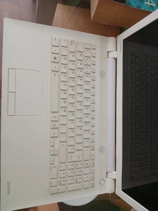 Ordenador portátil Toshiba blanco