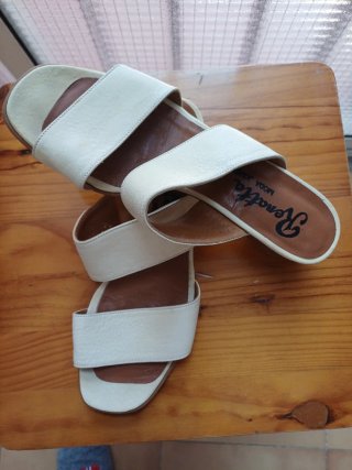 Sandalias Renatta Piel Beige