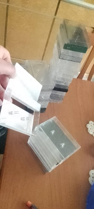 31 custodie musicassette 2€ l'una