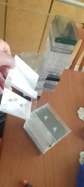 31 custodie musicassette 2€ l'una