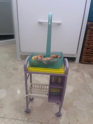 Barbie Pediatra con Bebé e Incubadora