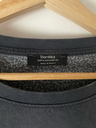 Sudadera Bershka Dragon gris oscura