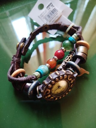 Reloj pulsera estilo boho con abalorios
