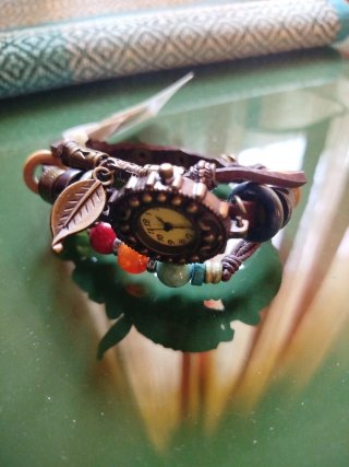Reloj pulsera estilo boho con abalorios