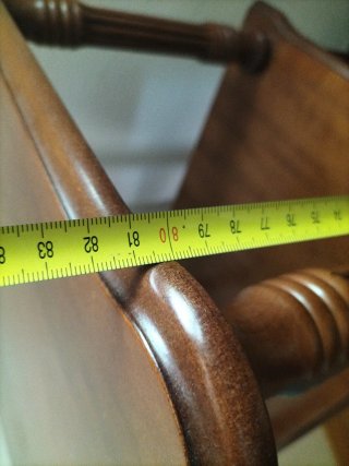 Mueble auxiliar de madera con ruedas