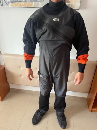 Traje seco náutico Gill vela deportes acuáticos