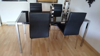 Mesa de comedor cristal y metal como nueva
