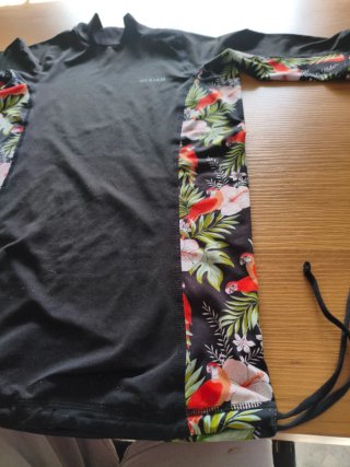 Camiseta Olaian UPF 50+ Flores y Loros