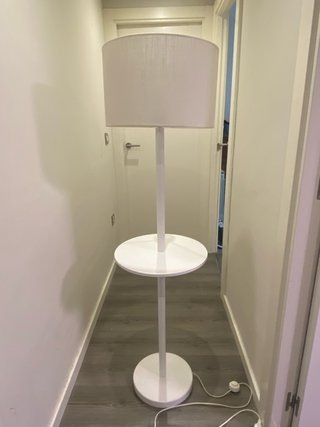 Lámpara de pie con tulipa