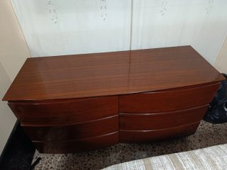 Conjunto dormitorio: Cómoda, 2 Mesitas y Cabecera