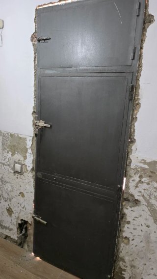 Puerta exterior metálica
