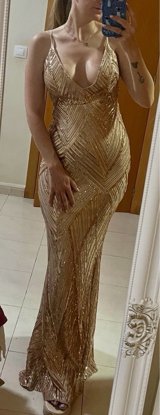 Vestido largo champán con escote