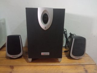 Altavoces Woxter Negros y Plateados