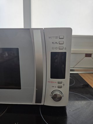 Microondas Candy Grill 20L 1050W X-Range CMXG20DW