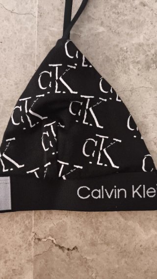 Sujetador Calvin Klein Triángulo Negro CK