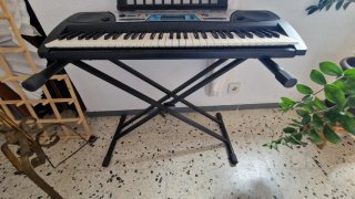 Teclado Yamaha PSR-E273 con soporte