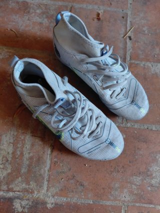 Lote de zapatillas deportivas para niños